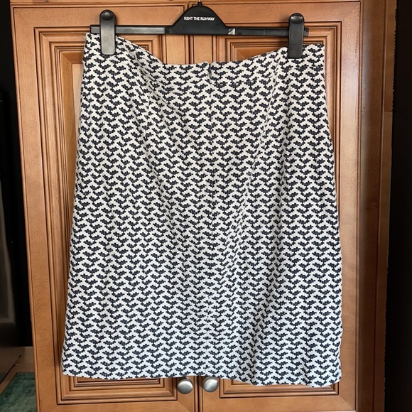 Banana Republic Pencil Skirt - Picture 3 of 4